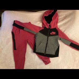 Toddler Girls Nike Tracksuit 2t/3t